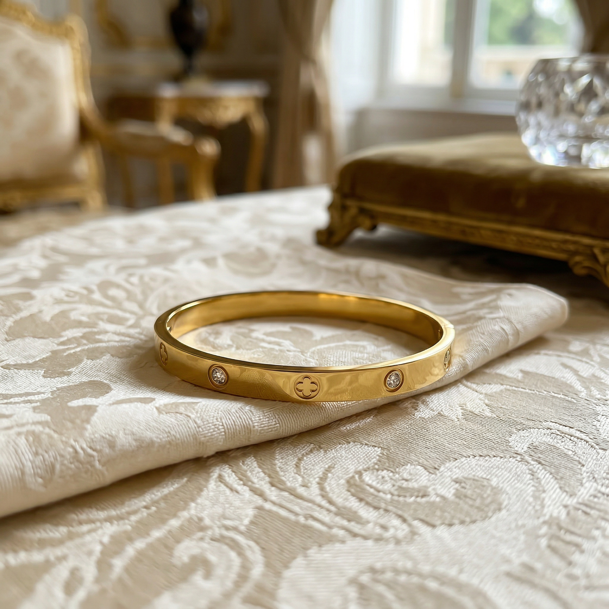 Lusivore Clover Crystal Bangle – Gold